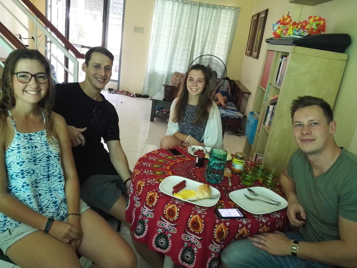 Happy To Mingle Airport Hostel Manila Paranaque City Экстерьер фото